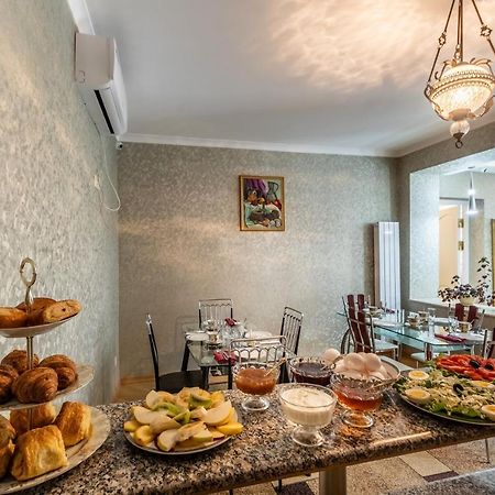 Q&B House Hotel Tbilisi Buitenkant foto