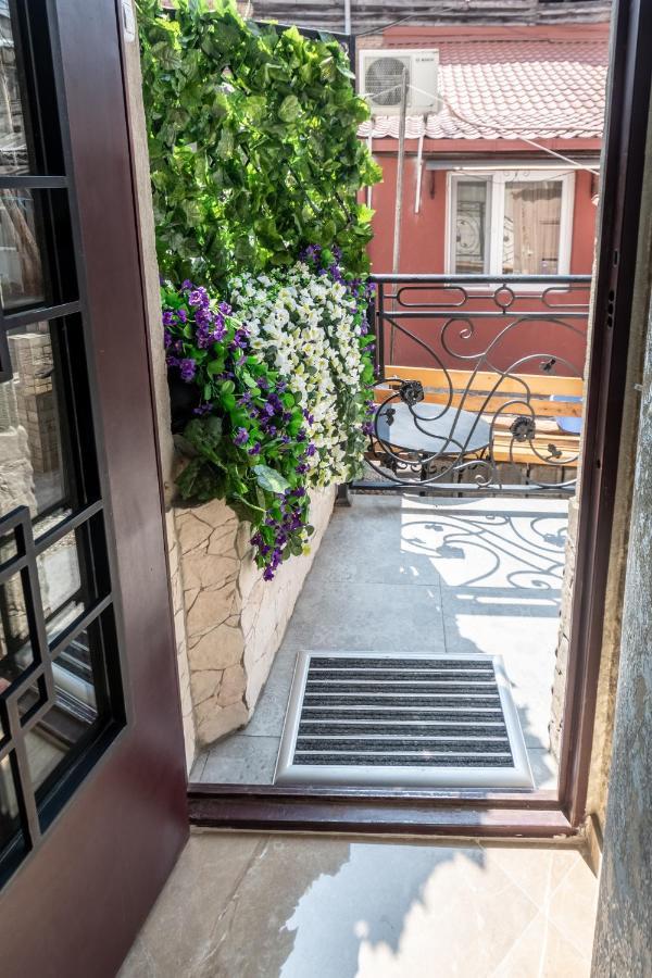 Q&B House Hotel Tbilisi Buitenkant foto