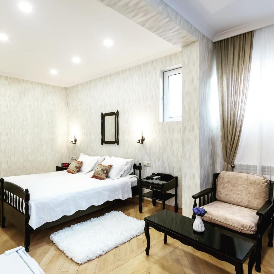 Q&B House Hotel Tbilisi Buitenkant foto