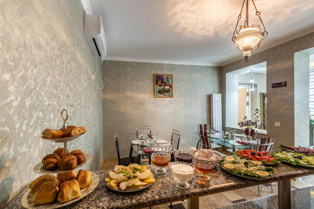 Q&B House Hotel Tbilisi Buitenkant foto