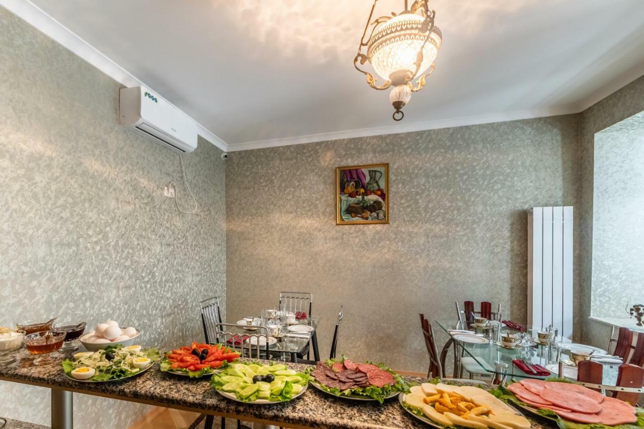 Q&B House Hotel Tbilisi Buitenkant foto