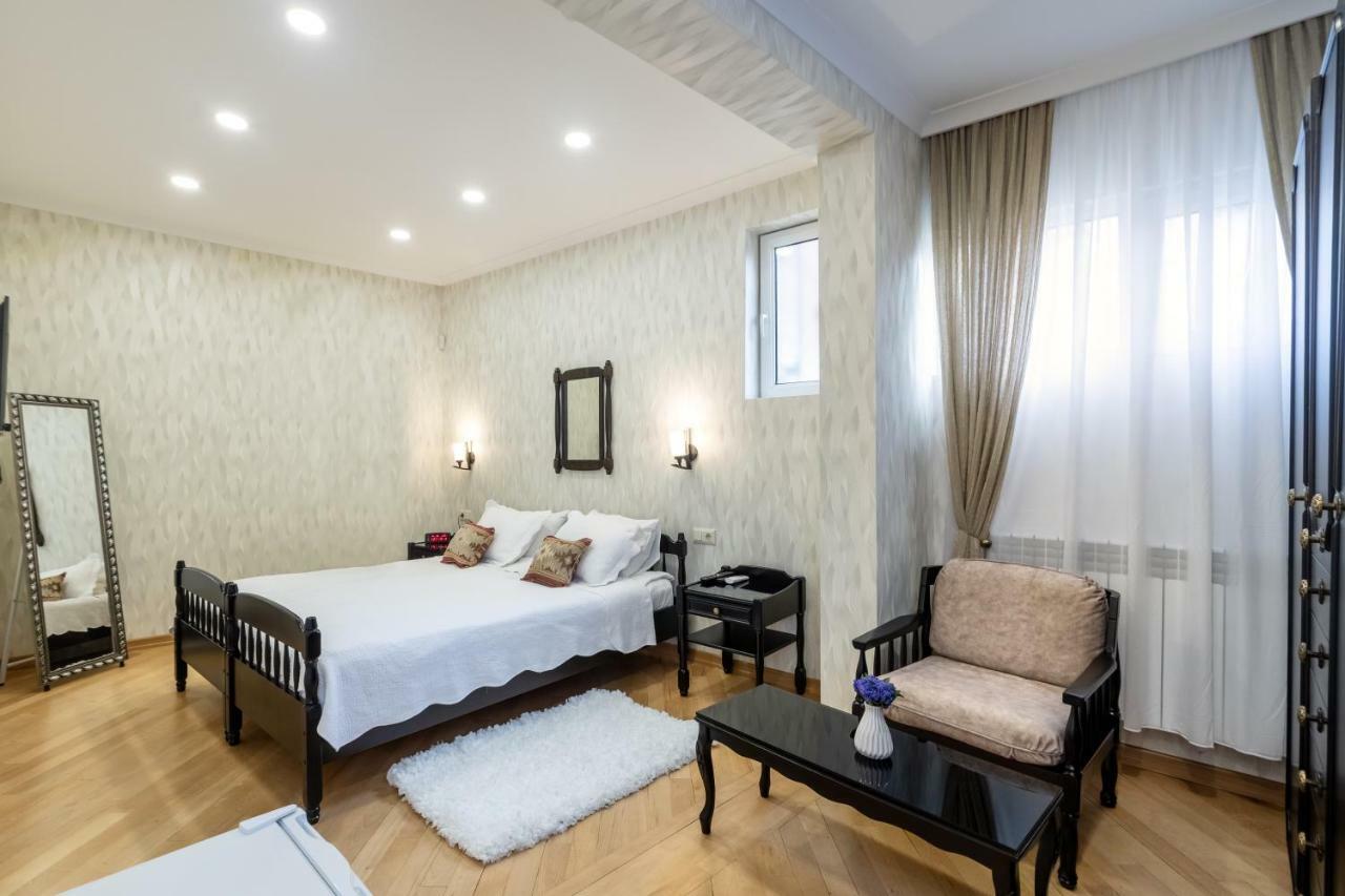 Q&B House Hotel Tbilisi Buitenkant foto