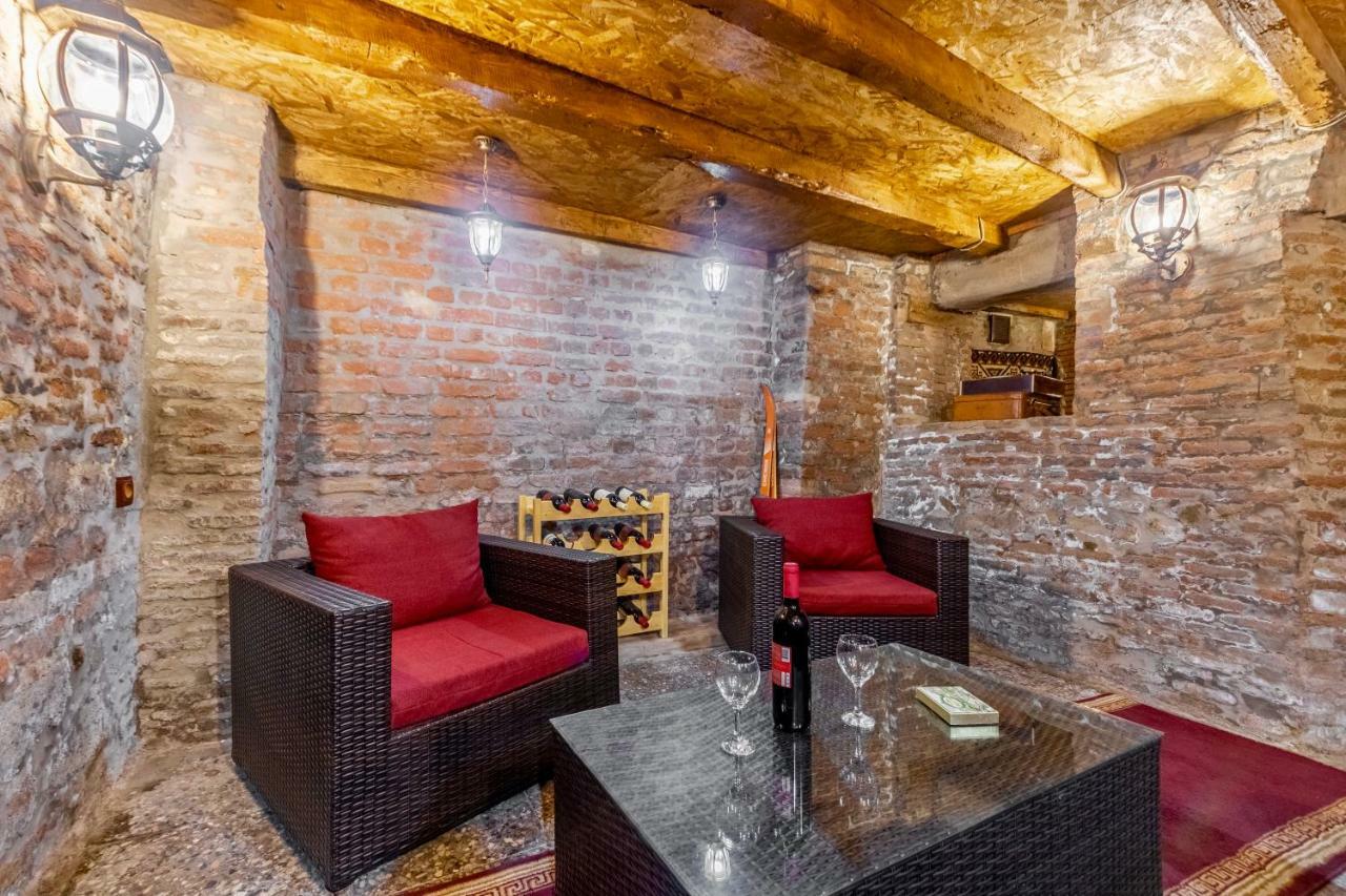 Q&B House Hotel Tbilisi Buitenkant foto
