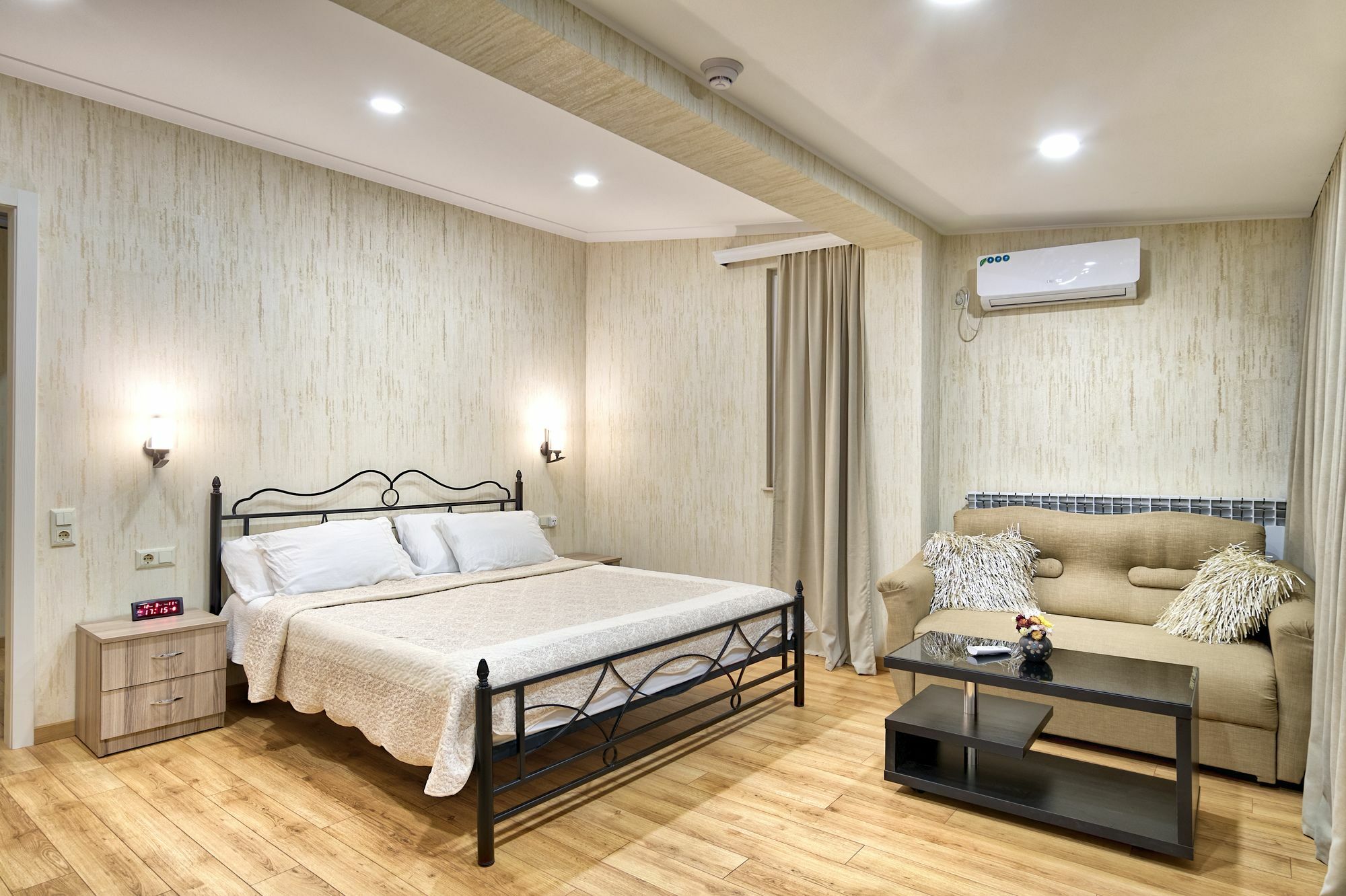 Q&B House Hotel Tbilisi Buitenkant foto