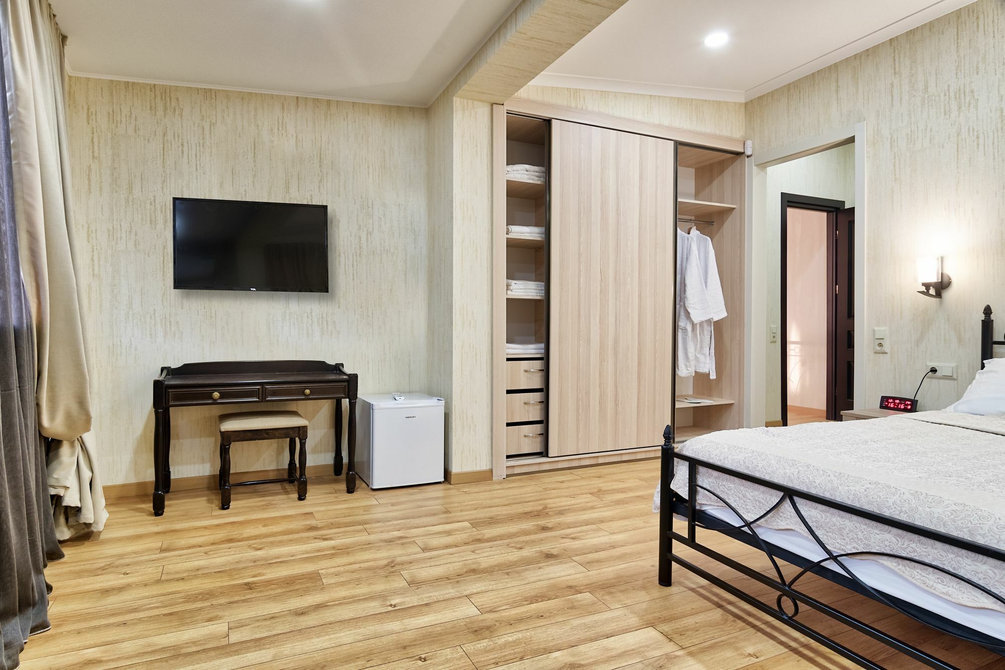Q&B House Hotel Tbilisi Buitenkant foto