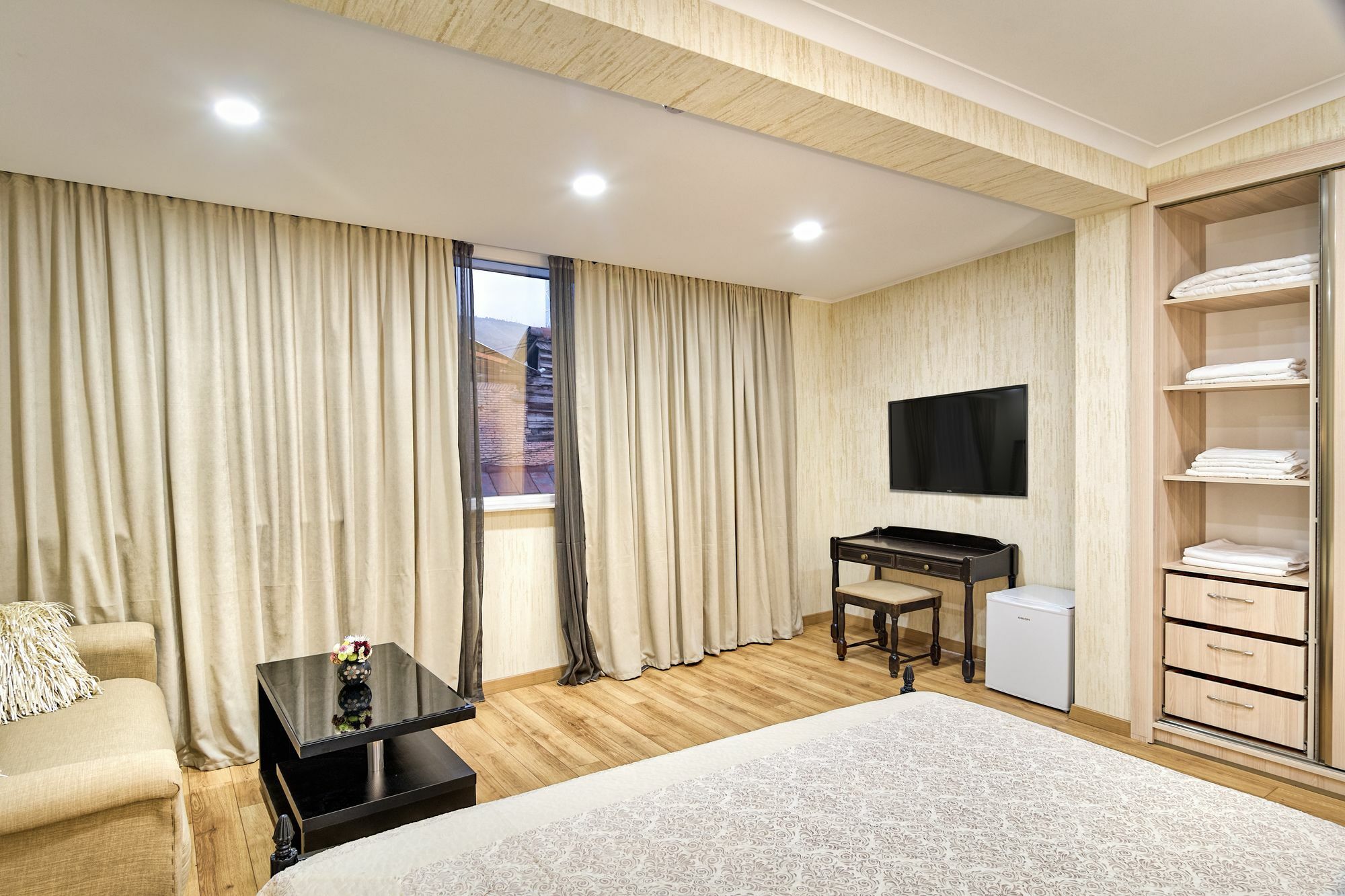 Q&B House Hotel Tbilisi Buitenkant foto