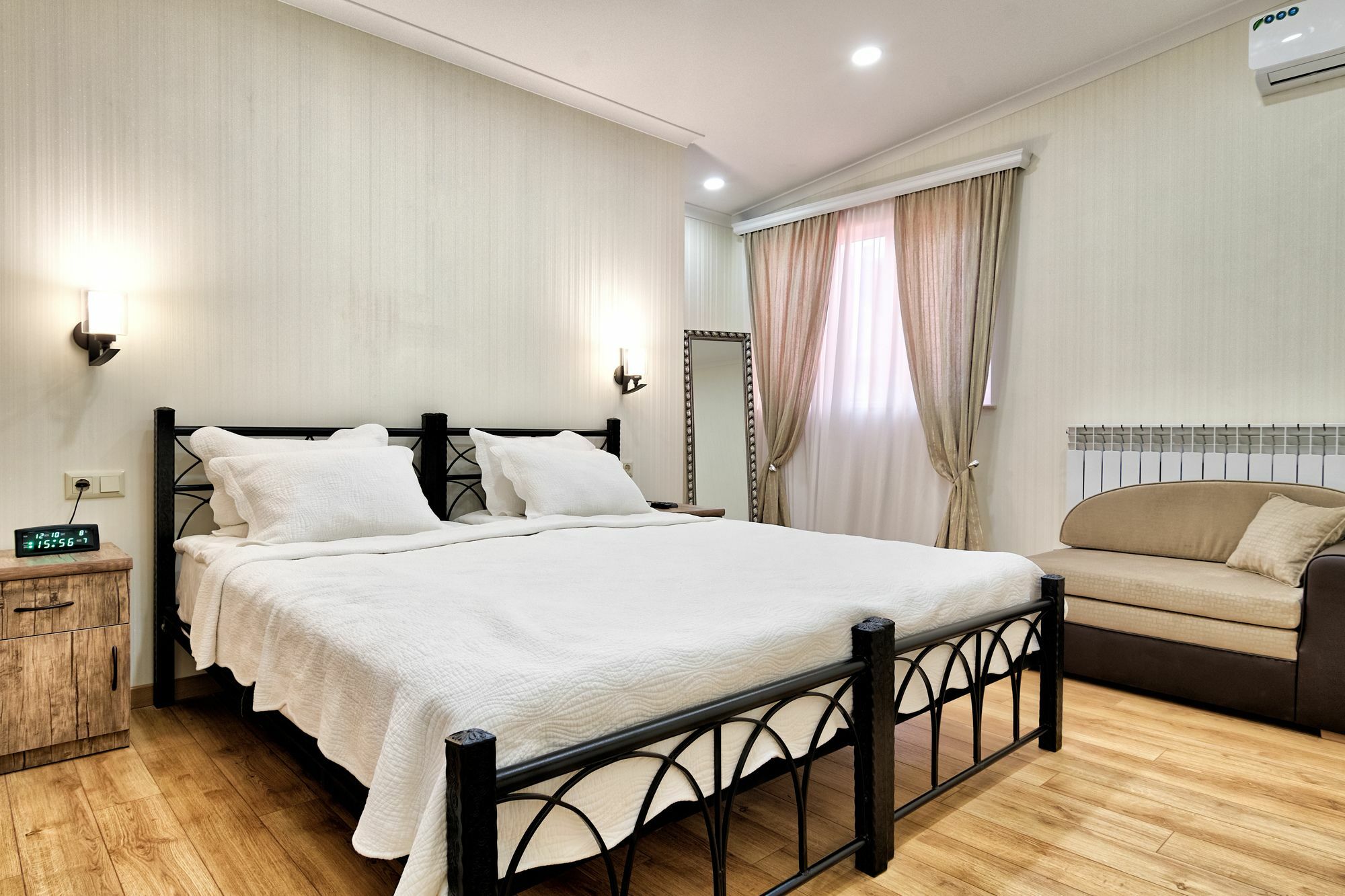 Q&B House Hotel Tbilisi Buitenkant foto