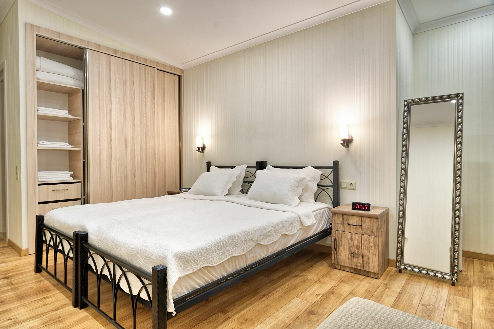 Q&B House Hotel Tbilisi Buitenkant foto